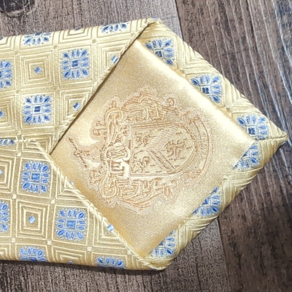 Donald J. Trump Signature Collection Neck Tie 100% Silk Cornflower Blue & Gold - Picture 3 of 5